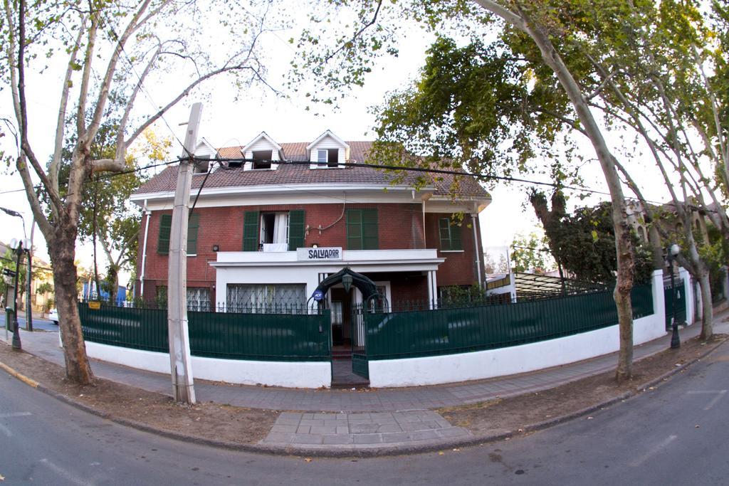 Salvador Hostal & Cafe Hostel Santiago Exterior photo