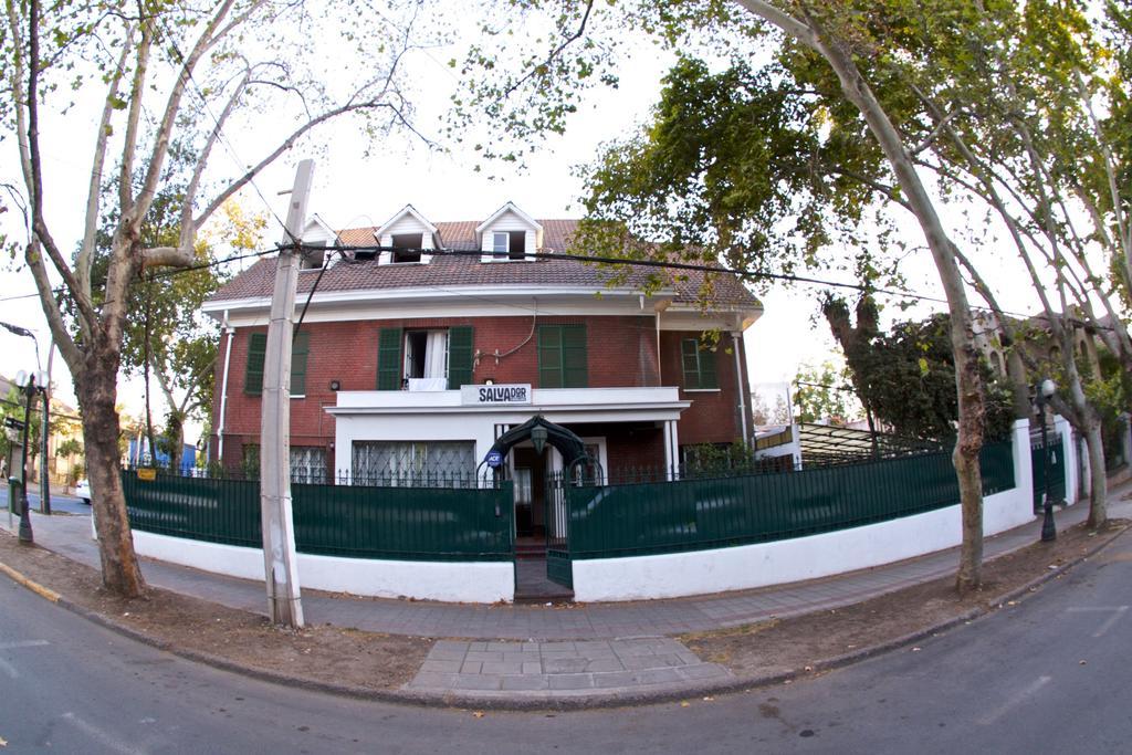 Salvador Hostal & Cafe Santiago Exterior photo